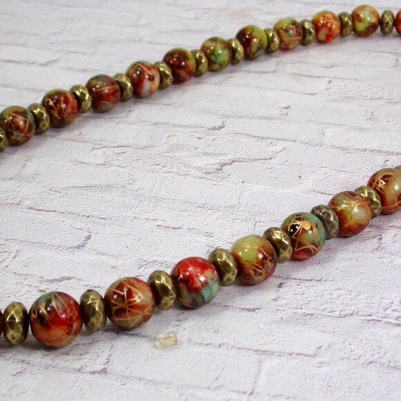 Red and green multi color glass bead necklace mixed with burnished gold beads - Picture 3 of 12